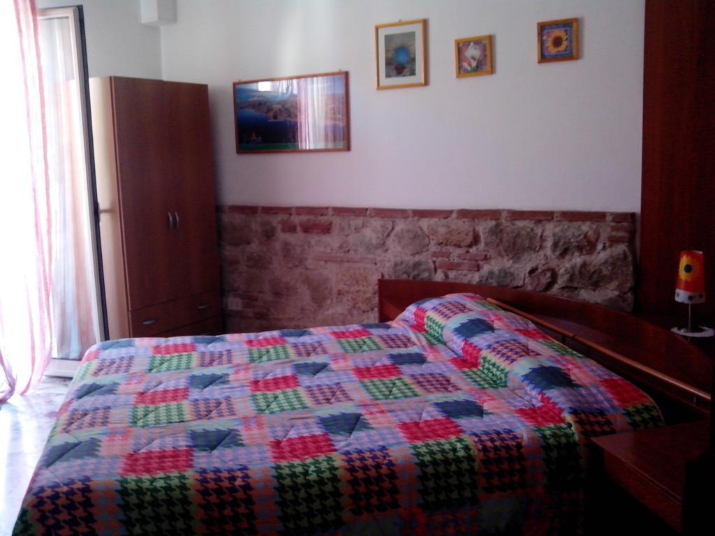 Bed&Breakfast La Casetta SantʼAlessio Siculo Rum bild